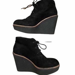 EUC Faux Suede Wedge Hell Black Booties